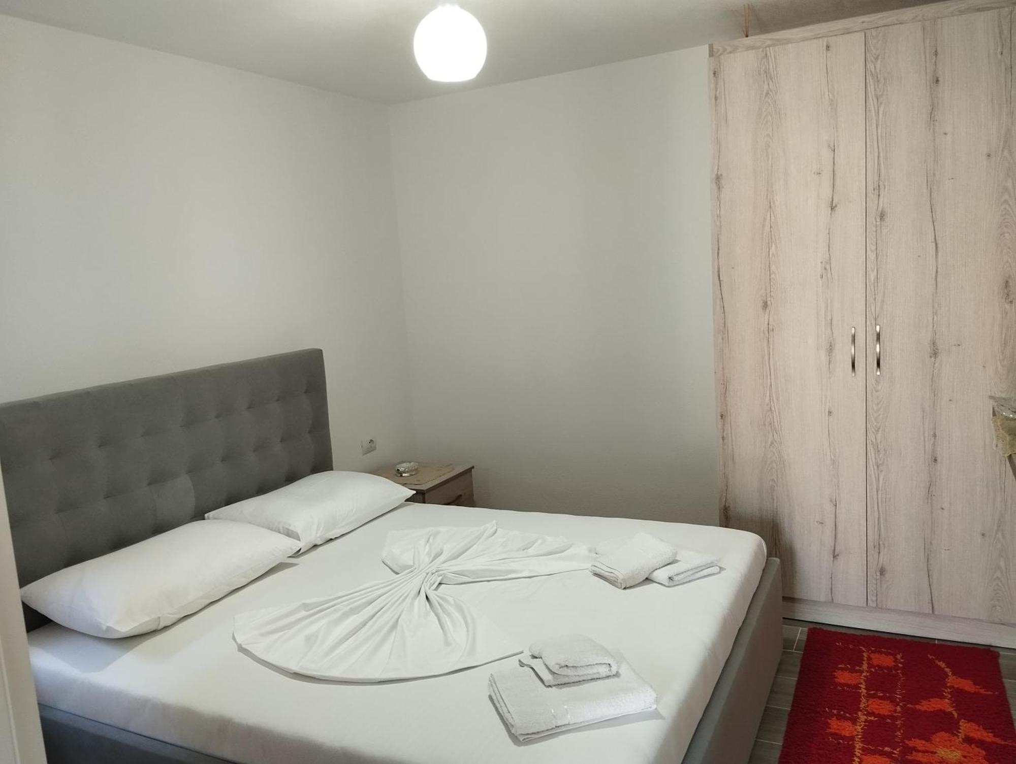 Erteo Guest House Pogradec Bagian luar foto